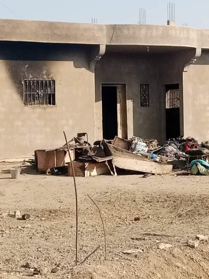 قوات سوريا الديمقراطية تعتقل مدنيين عدة وتحرق منازل مدنية شرق دير الزور في 25-3-2022