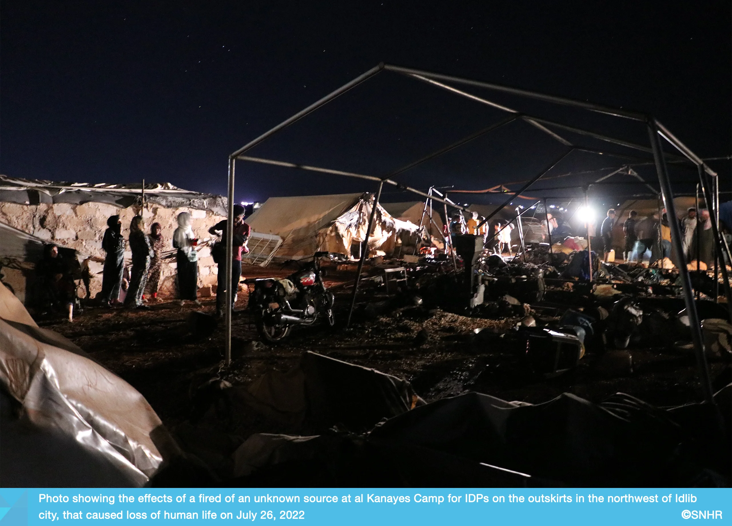 صور خاصة بالشبكة السورية لحقوق الإنسان تُظهر الأضرار  في مخيم الكنايس للنازحين في إدلب 26-7-2022 (2)