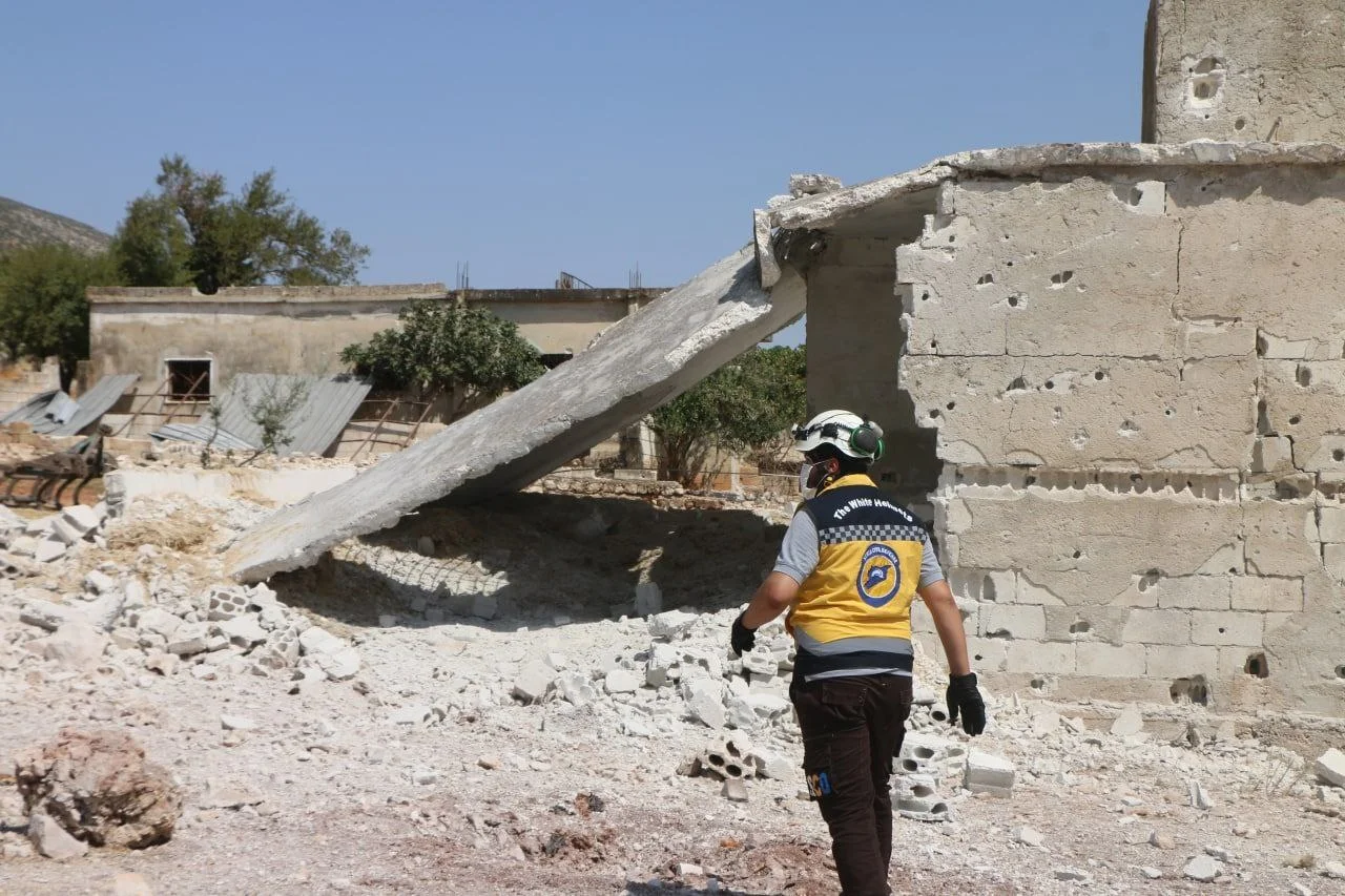 إصابة سيدة بجراح إثر قصف قوات النظام السوري غرب محافظة إدلب في 29-8-2022
