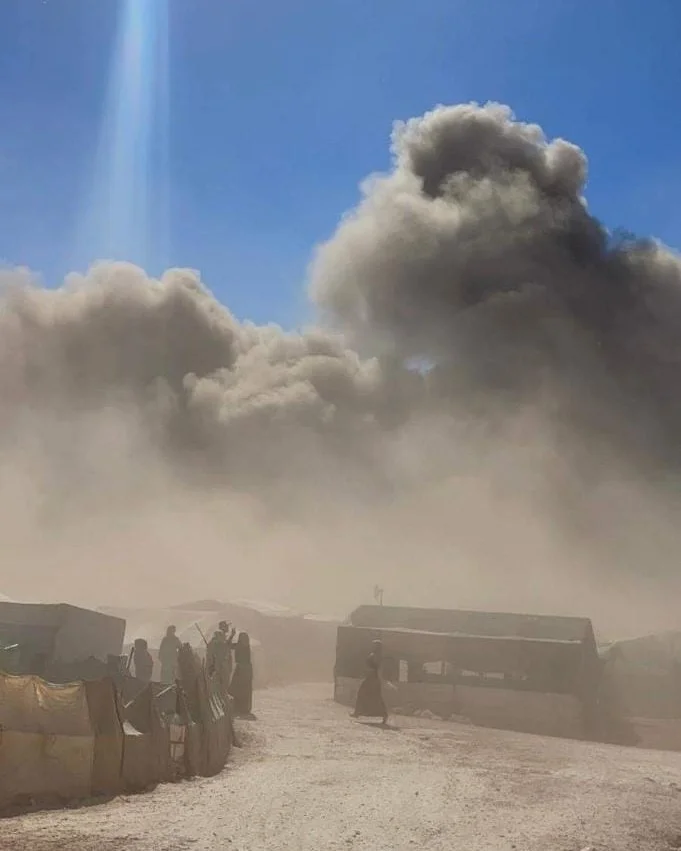 إصابة مدنيين عدة إثر قصف جوي روسي قرب مخيمات نازحين شمال إدلب في 27-9-2022