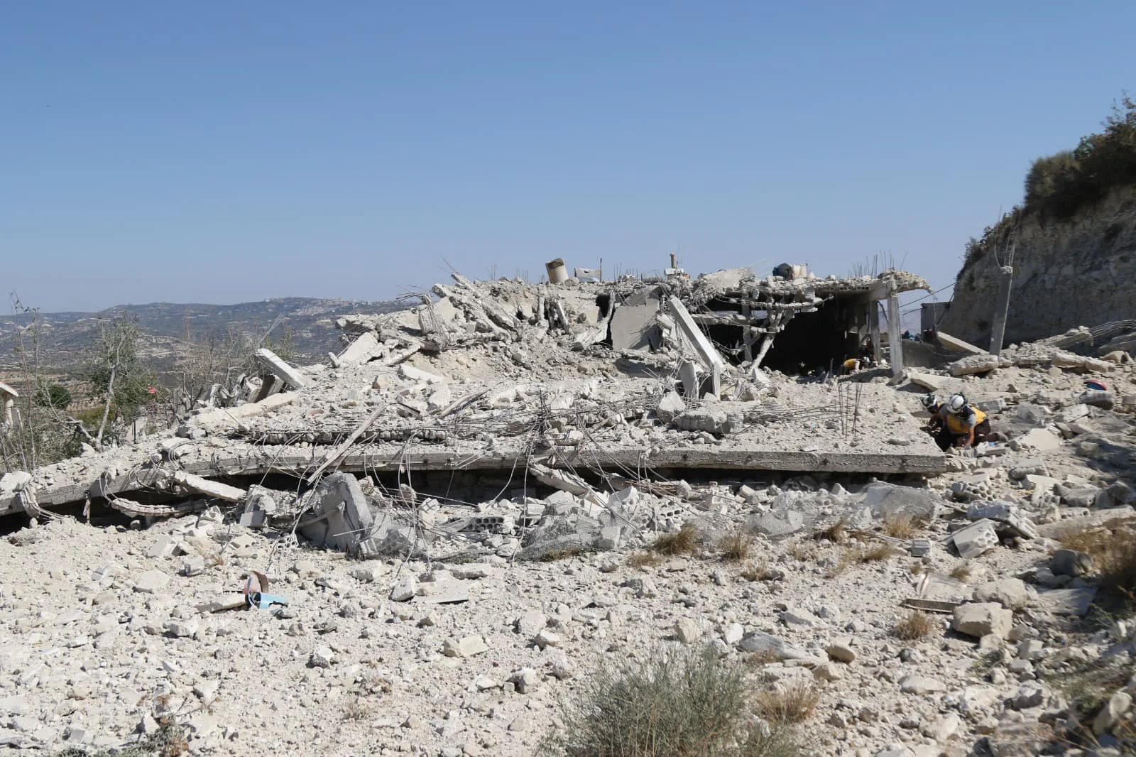 قصف جوي روسي على مدجنة غرب محافظة إدلب في 11-10-2022