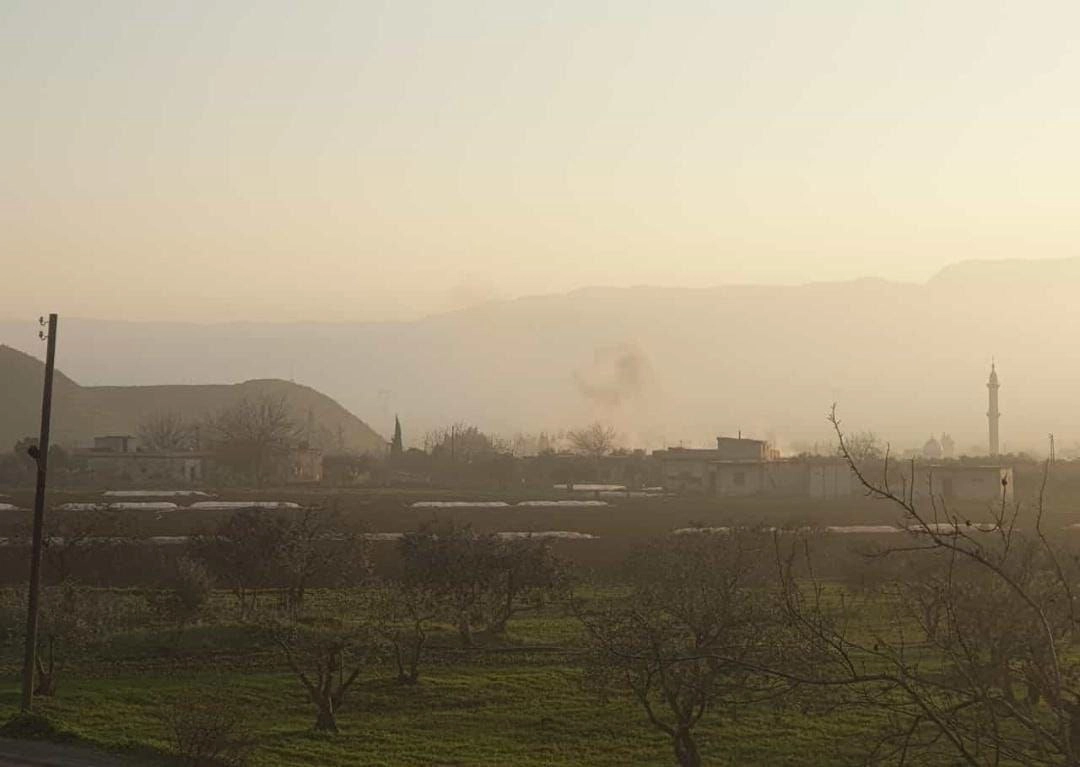 Photo ofsmoke rising from the site of anartilleryattack by Syrian regime forces on Jourien town in Hama suburbs – January 19, 2023
