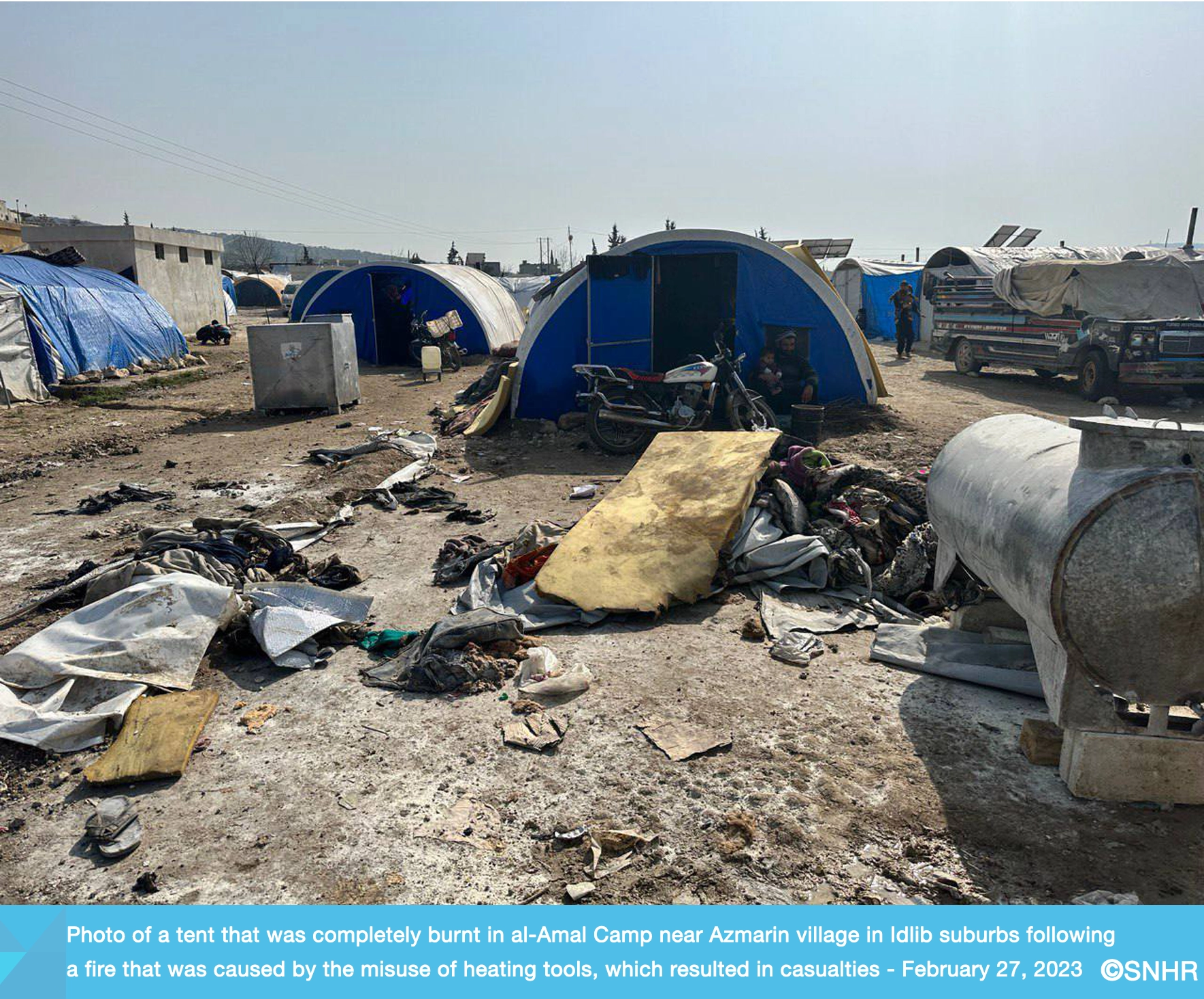 وفاة 3 أطفال وإصابة آخرين إثر حريق اندلع في 27-2-2023 في خيمة غرب إدلب يقطنها عائلة ناجية من الزلزال الذي ضرب جنوب تركيا وشمال غرب سوريا