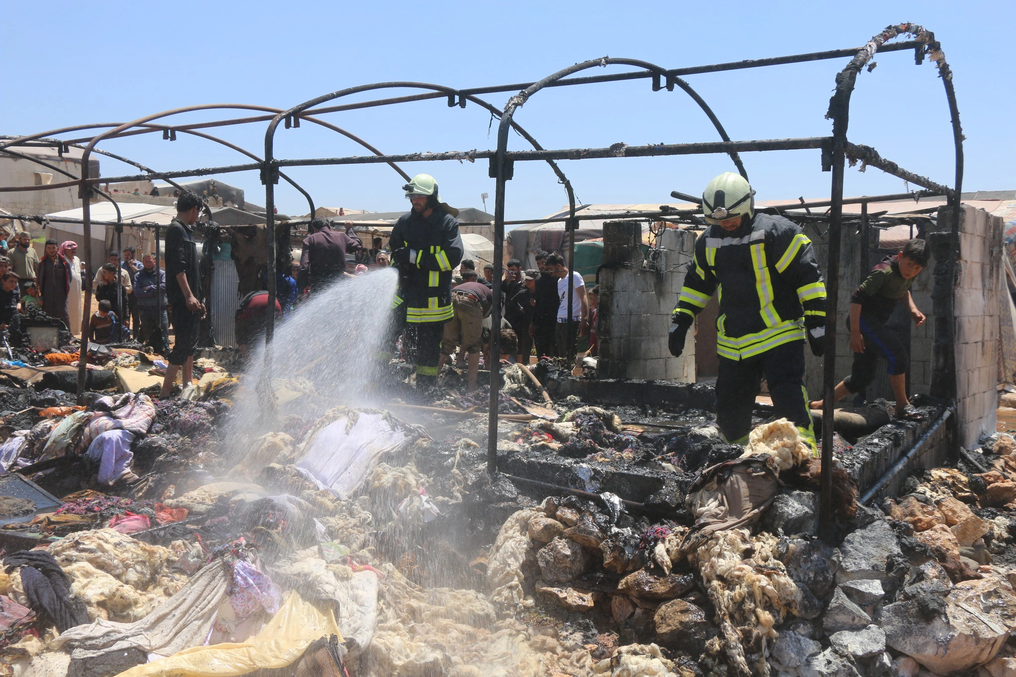 On May 3, 2023, a fire broke out in al-Fuqara IDPs Camp near Hazra village in the northern suburbs of  Idlib. While no casualties were recorded in the blaze, , whose source we have not yet been able to identify, it completely destroyed one tent and all of its contents. The area is under the joint control of armed opposition factions and Hay’at Tahrir al-Sham. The Syrian Network for Human Rights (SNHR) calls on international relief organizations to meet the urgent basic needs of internally displaced persons (IDPs), and to supply the camps’ administration with additional tents for emergencies.
