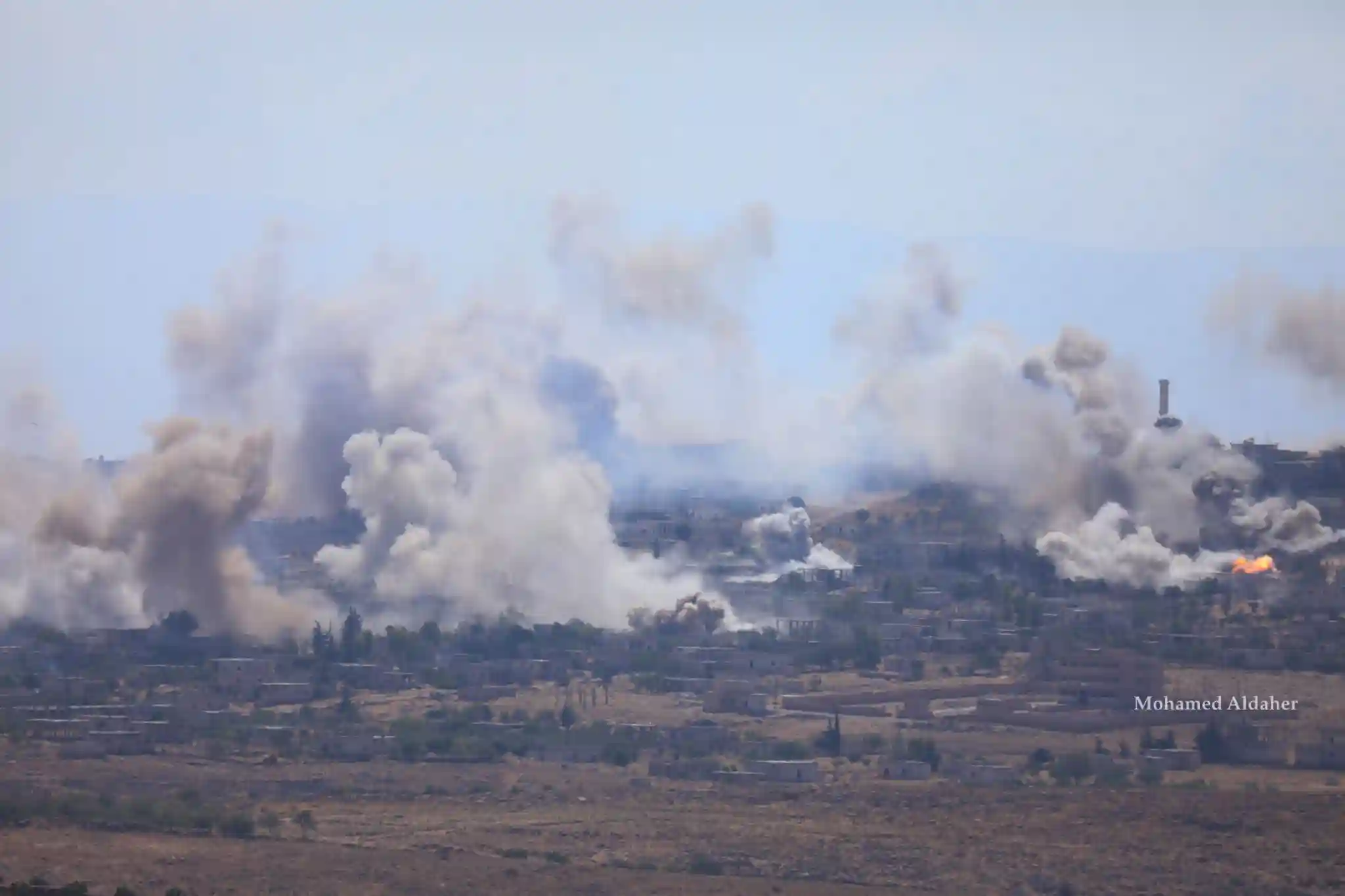 قوات الحلف السوري الروسي تشن هجمات مكثفة على مناطق في جبل الزاوية بريف محافظة إدلب الجنوبي في 5-9-2023