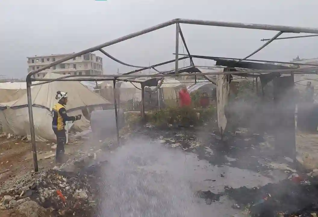 اندلاع حريق في خيمة للنازحين في ريف محافظة حلب الشمالي الغربي في 8-12-2023