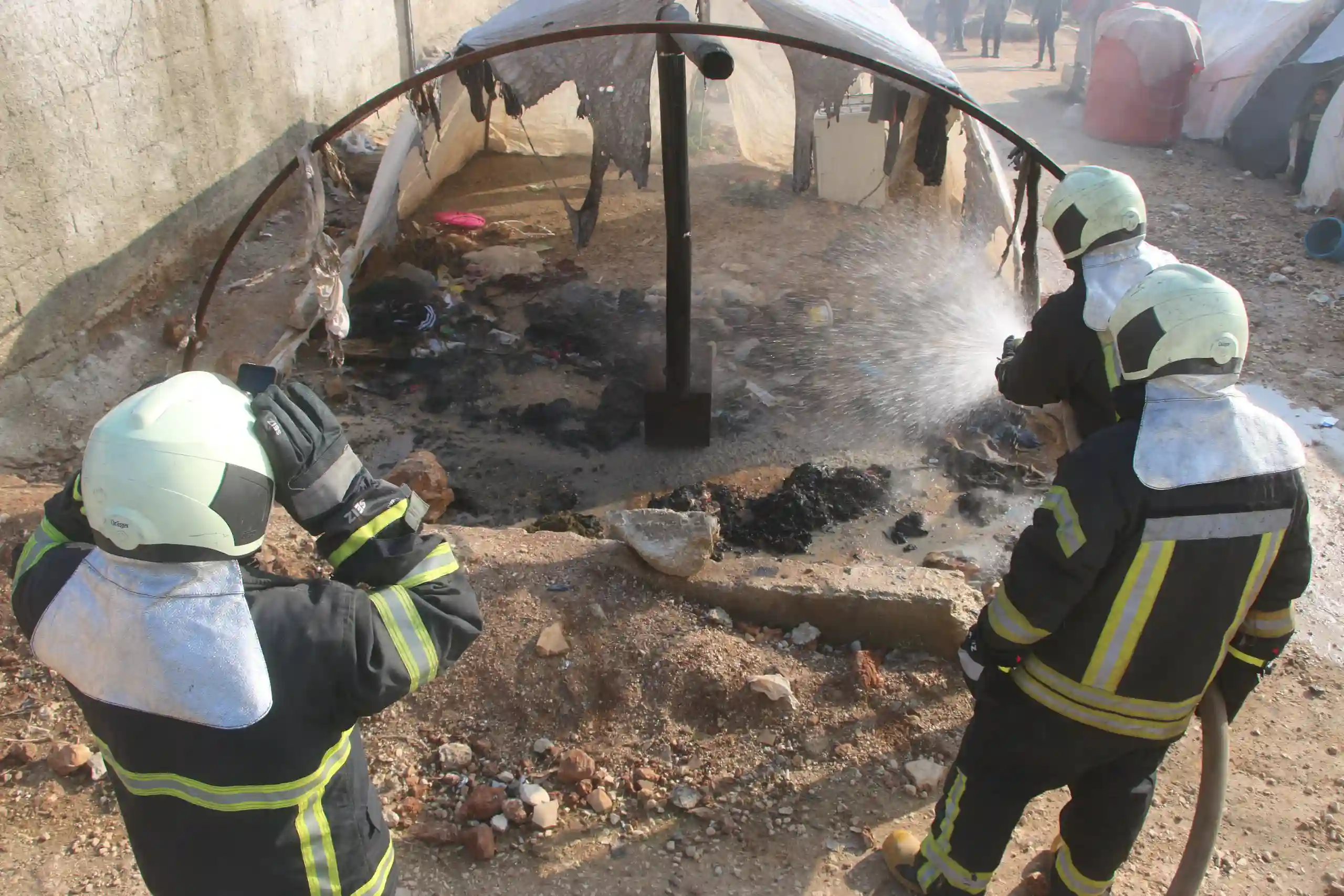 Fire breaks out in an IDP family’s tent in W. Idlib, December 27, 2023