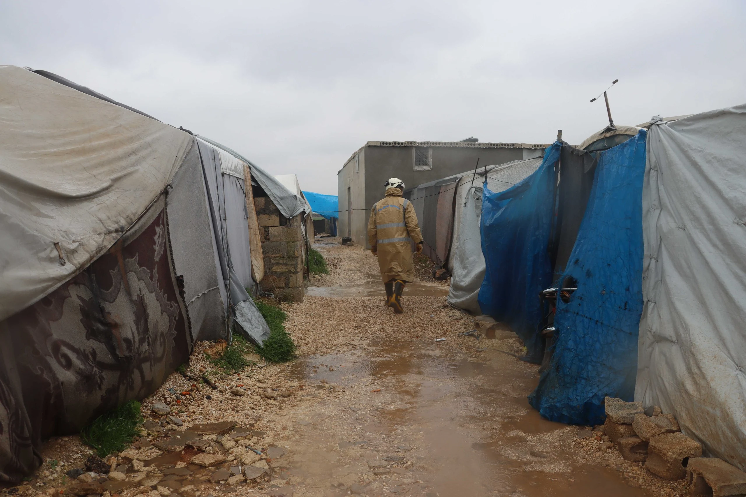أضرار مادية في مخيمات النازحين شمال محافظة حلب إثر هطولات مطرية في 30-1-2024
