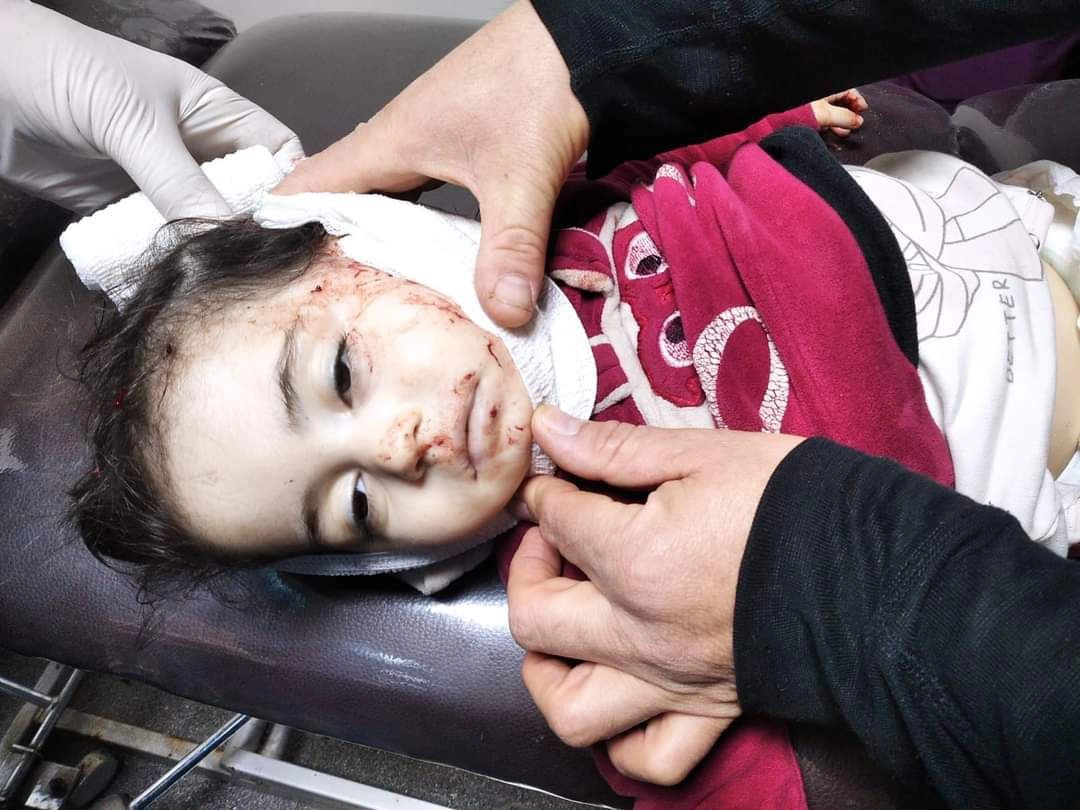 مقتل الطفلة ريتاج العدل وإصابة والدتها بجراح إثر هجوم أرضي لقوات النظام السوري في محافظة إدلب في 6-1-2024