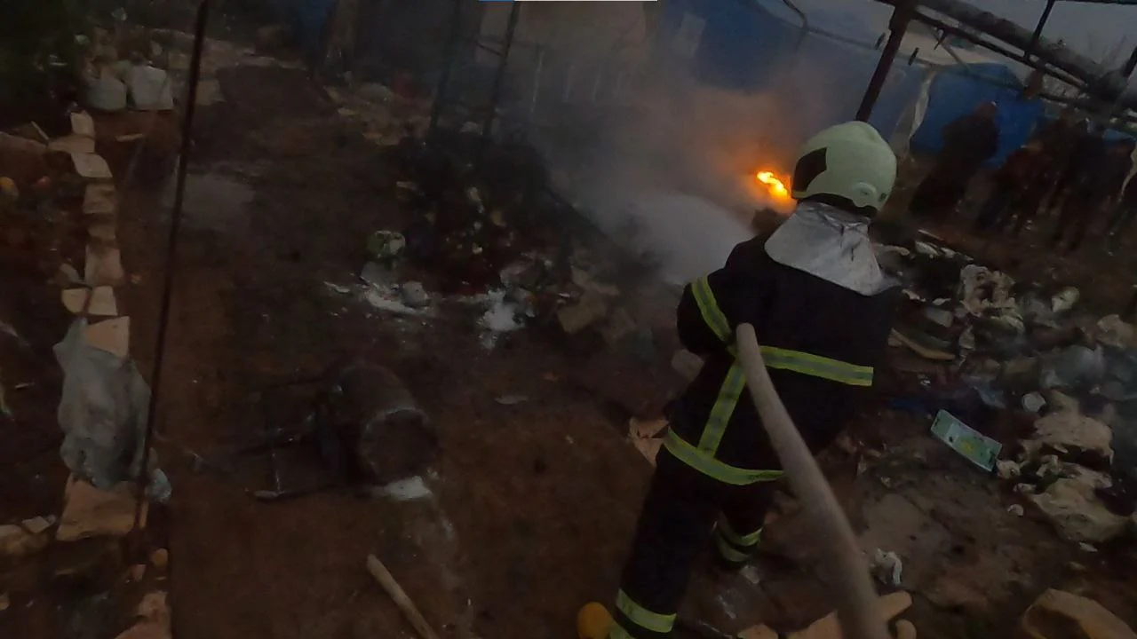 اندلاع حريق في خيمة للنازحين في ريف محافظة حلب الشمالي في 6-3-2024