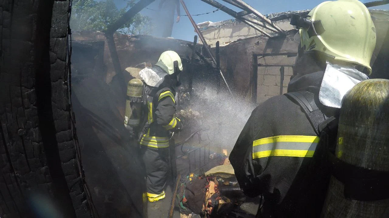 Fire breaks out in an IDPs housing unit in N. Idlib, April 19, 2024
