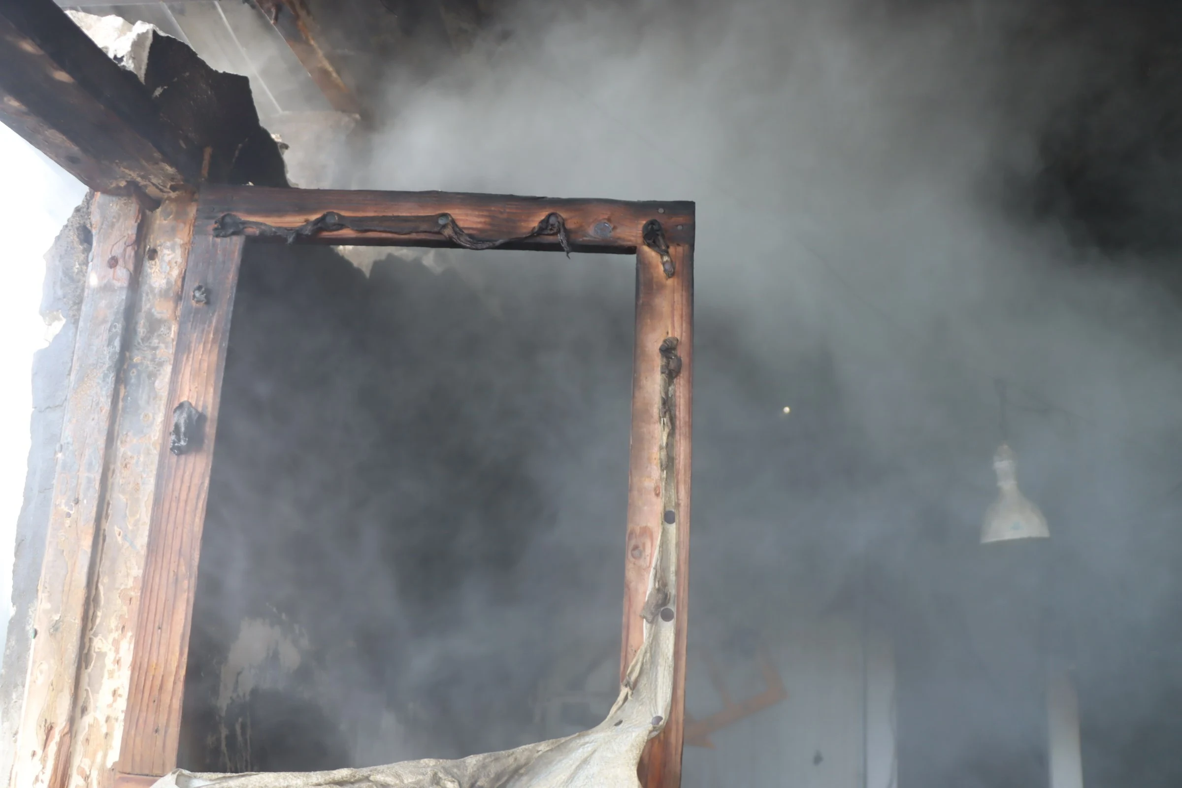 Fire breaks out in an IDPs housing unit in N. Aleppo, March 31, 2024