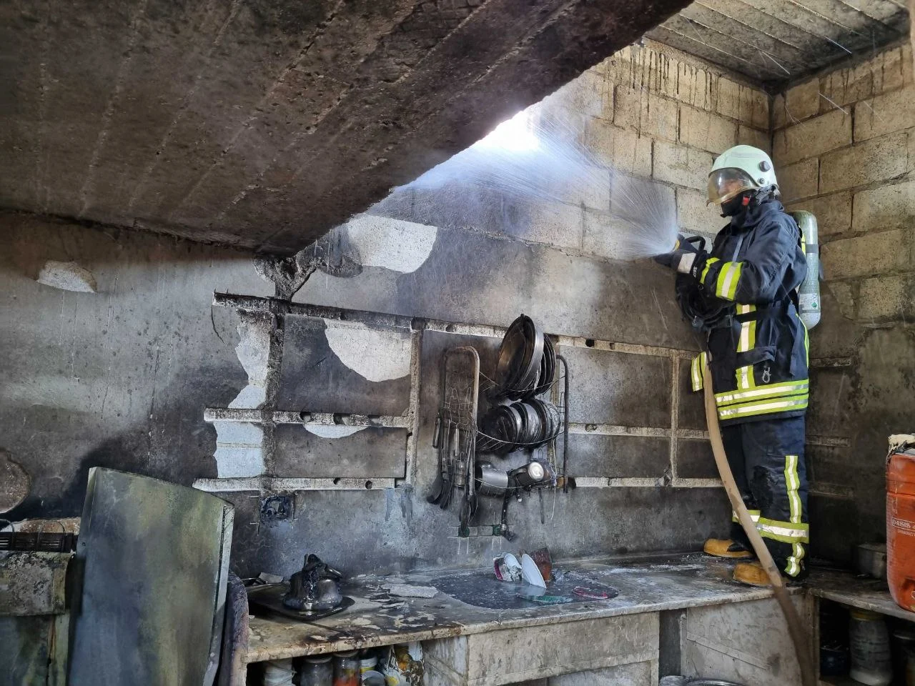 Three civilians injured in a fire in Mourek Camp in N. Idlib, April 19, 2024