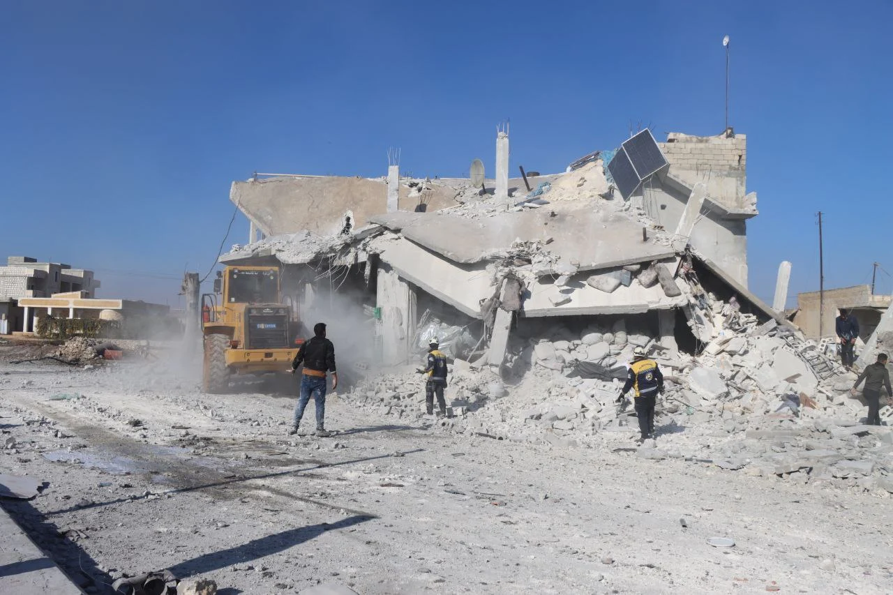 Syrian regime bomb W. Aleppo, kills 11 civilians, including 5 children, 2 women, in a massacre, November 28, 2024