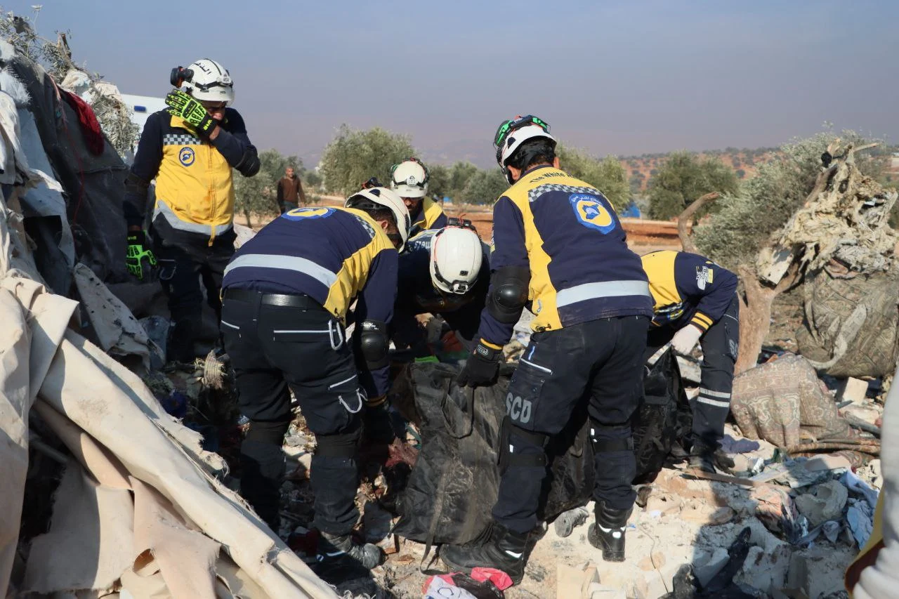 مجزرة بحق 7 أطفال وسيدة إثر هجوم جوي لقوات النظام السوري في ريف محافظة إدلب الشمالي في 2-12-2024