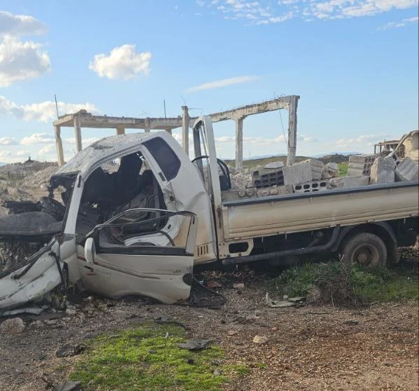 Two civilians injured by a landmine of unidentified source in N. Hama, February 21, 2025